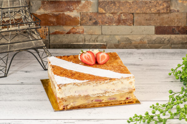 Strawberry Mille-Feuille Cake (medium - 8 people)