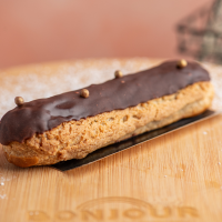 Chocolate eclair